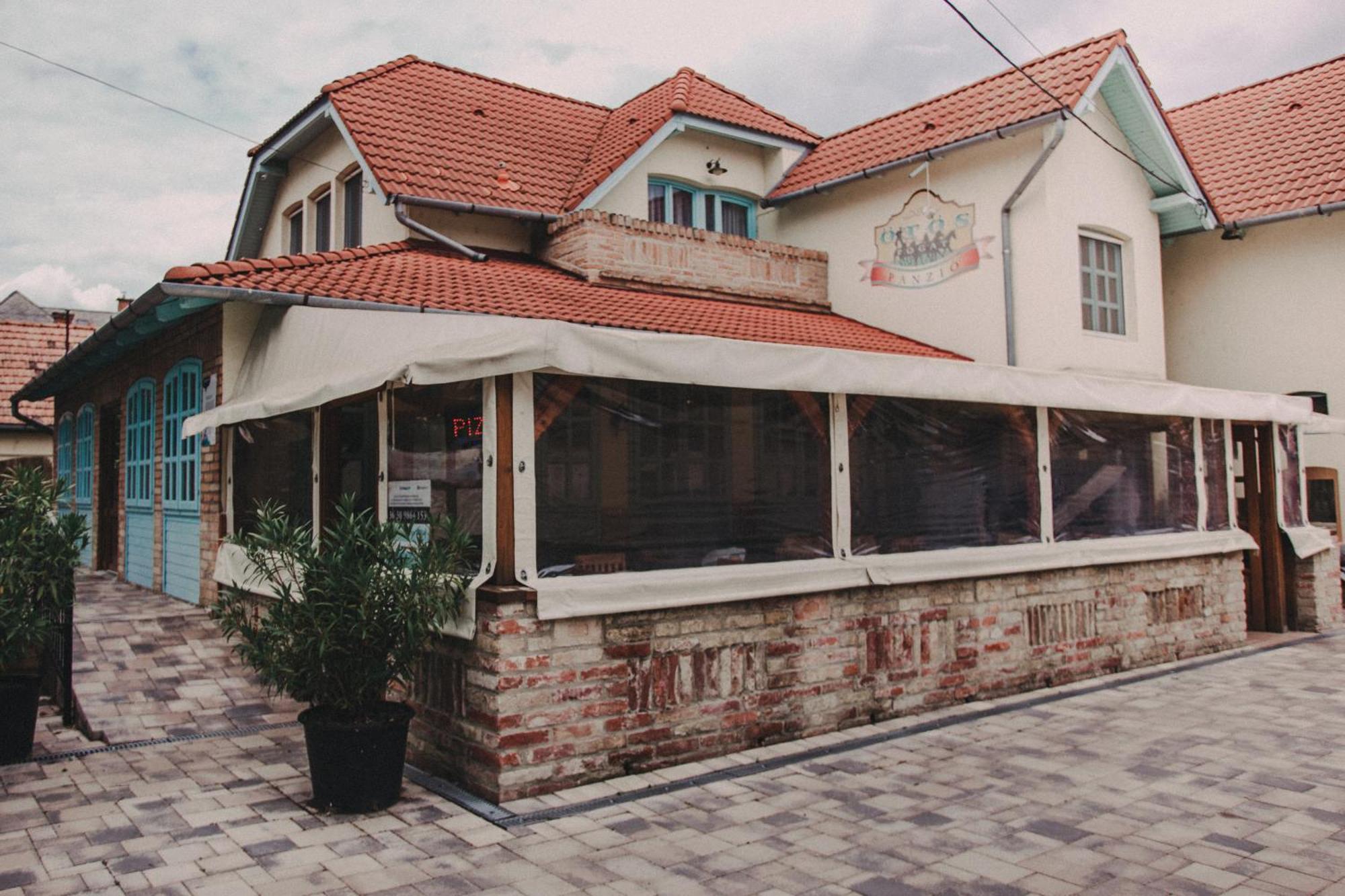 Bed and Breakfast Oetoesfogat Panzio Siófok Esterno foto