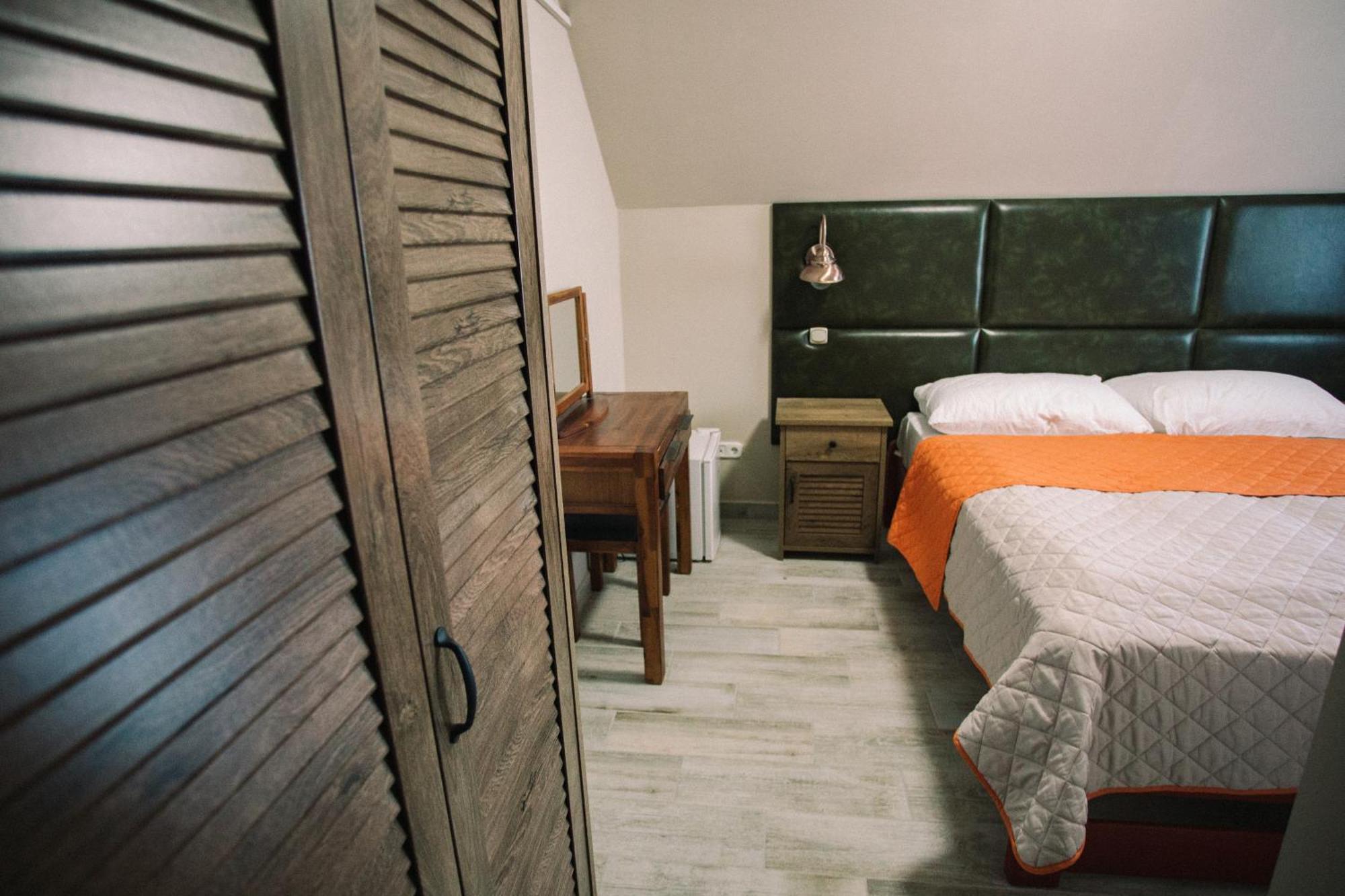 Bed and Breakfast Oetoesfogat Panzio Siófok Esterno foto