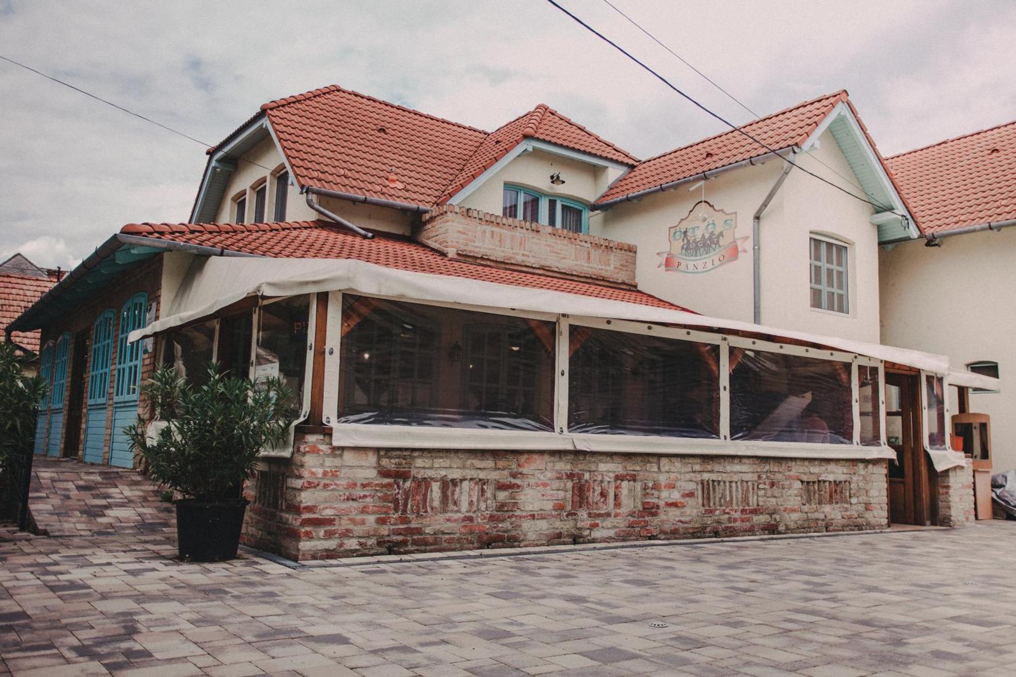 Bed and Breakfast Oetoesfogat Panzio Siófok Esterno foto