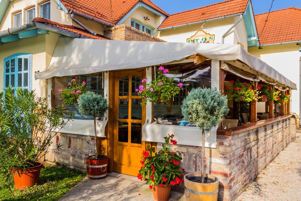 Bed and Breakfast Oetoesfogat Panzio Siófok Esterno foto