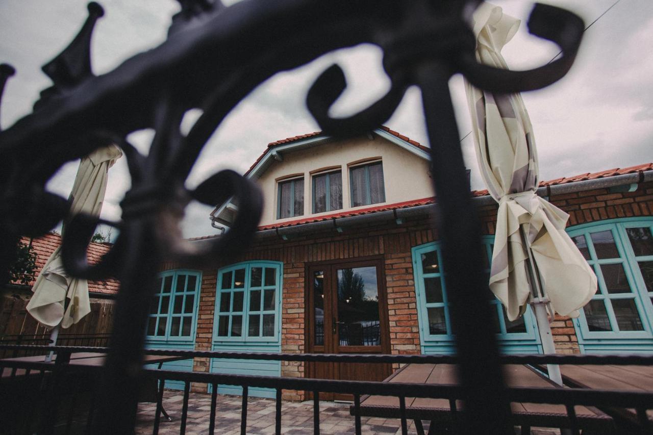 Bed and Breakfast Oetoesfogat Panzio Siófok Esterno foto