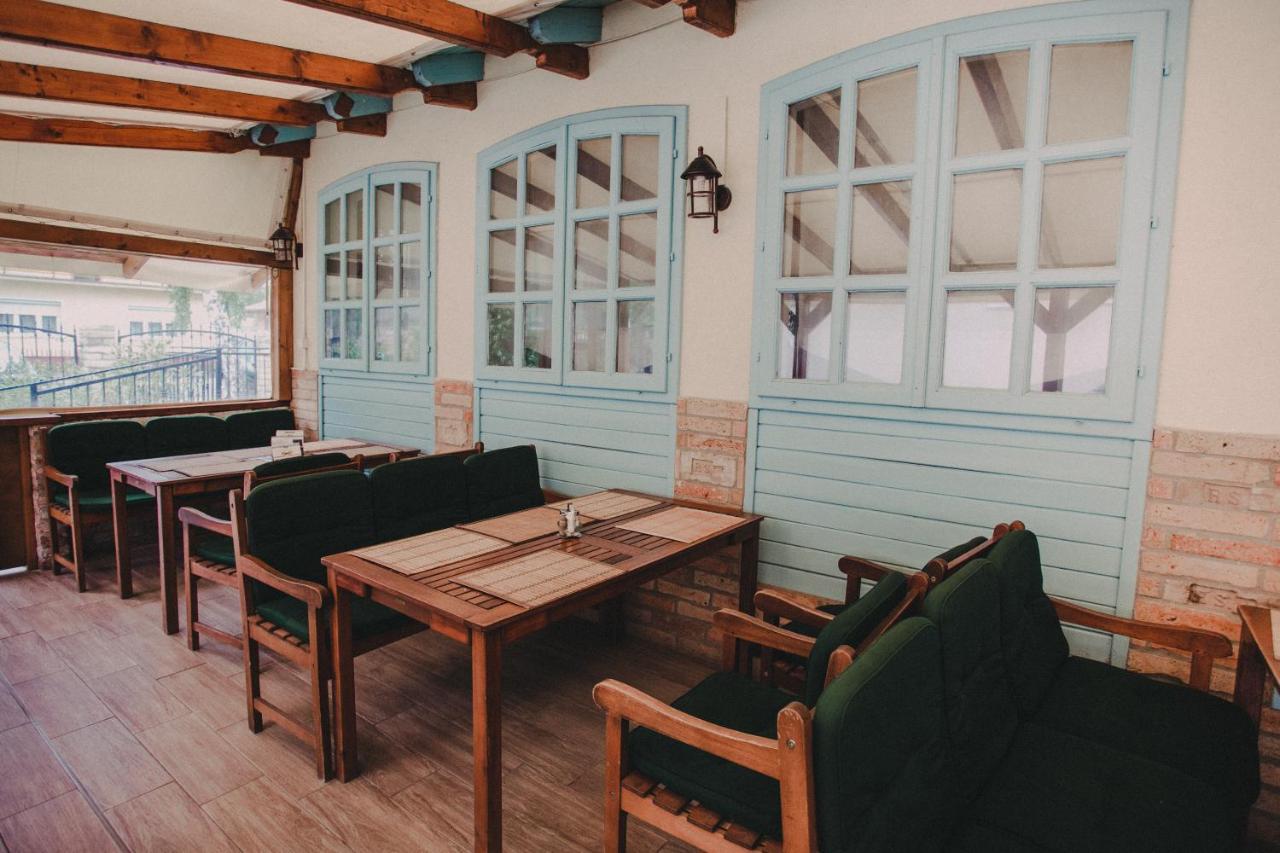 Bed and Breakfast Oetoesfogat Panzio Siófok Esterno foto