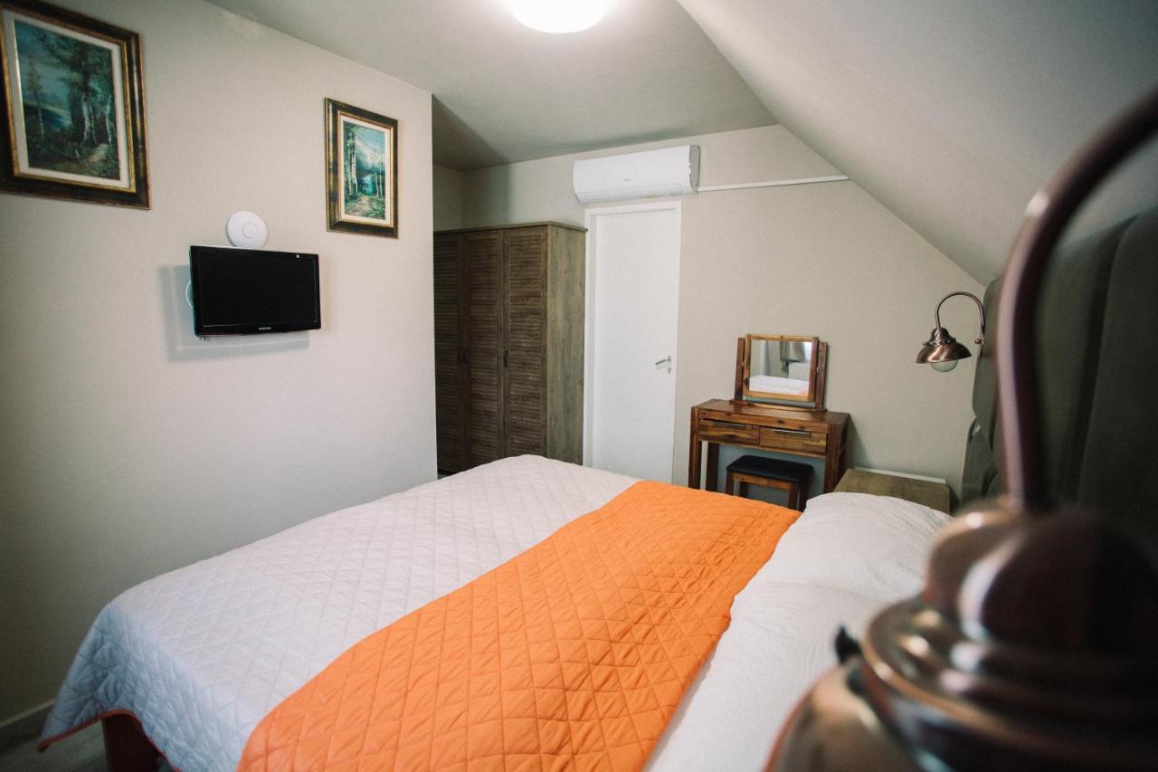Bed and Breakfast Oetoesfogat Panzio Siófok Esterno foto