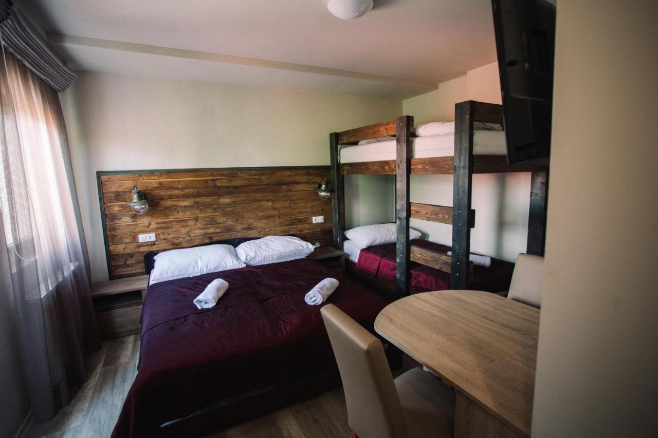 Bed and Breakfast Oetoesfogat Panzio Siófok Esterno foto